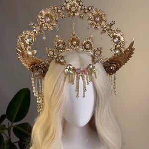 Elegant Gold Floral Headpiece